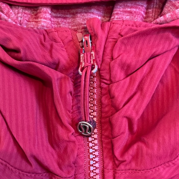 Lululemon reversible jacket, deep red colour, size 6. - Picture 2 of 4